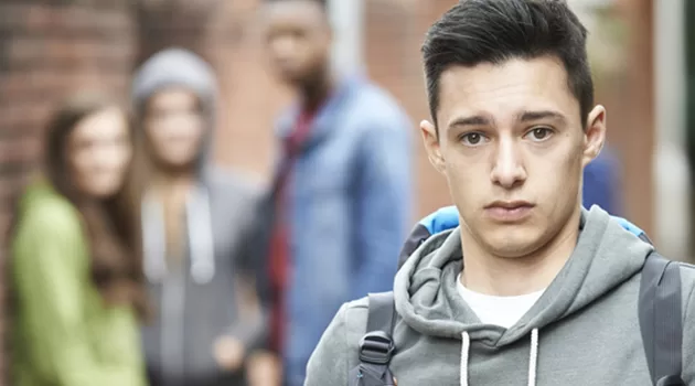 Acne e bullismo: un fenomeno da contrastare - VediamociChiara