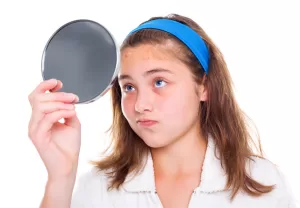 Con i figli dal dermatologo? Il segreto è quello di parlare poco