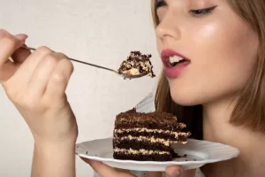 Stress - Lui si sfoga con il sesso. Lei con il cibo