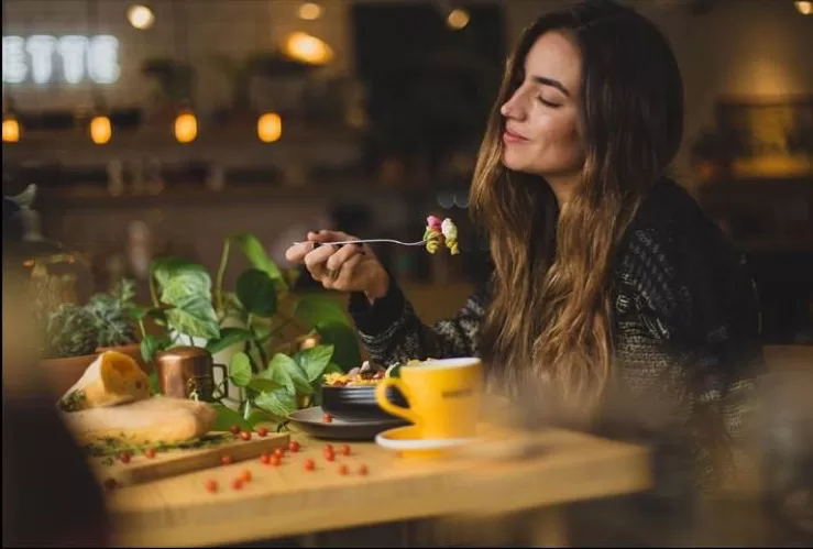 È vero che mangiare la pasta a cena fa male (e fa ingrassare)?